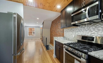 2002 S Croskey St in Philadelphia, PA - Building Photo - Building Photo