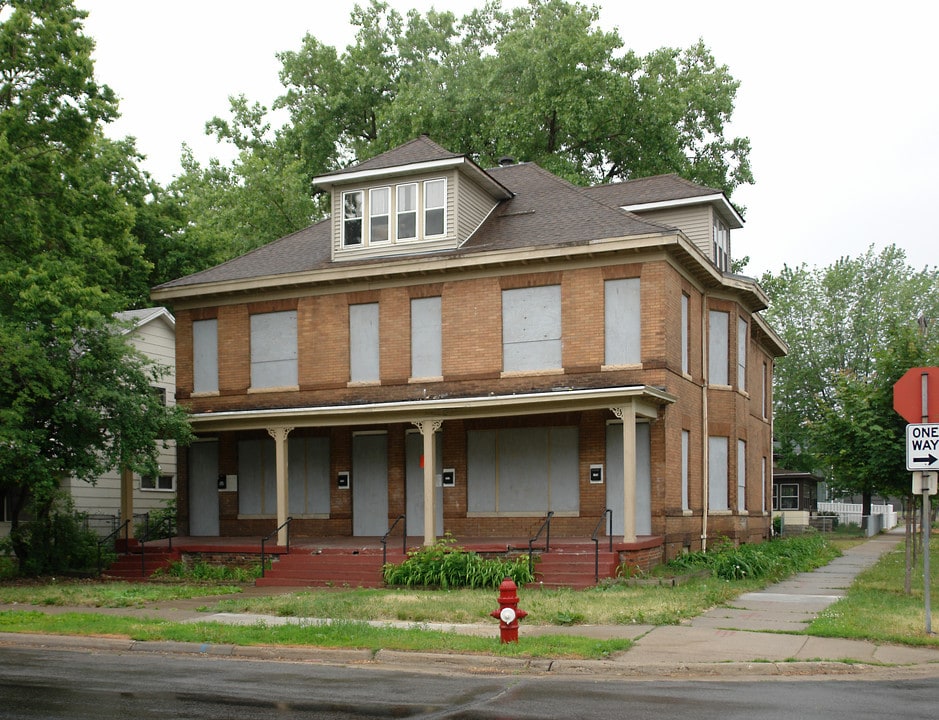 1727 Emerson Ave N in Minneapolis, MN - Foto de edificio