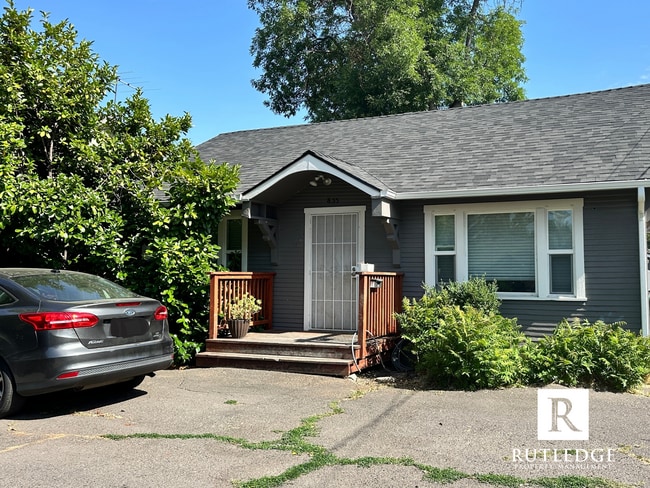 property at 855 E 9th St