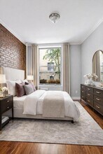 52 Barrow St in New York, NY - Building Photo - Building Photo