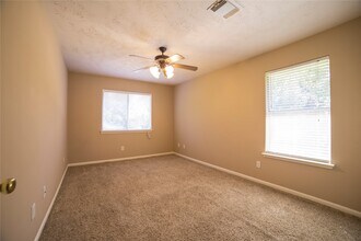 10035 Magnolia Way in Houston, TX - Foto de edificio - Building Photo