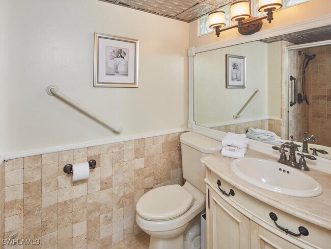 property at 2170 Gulf Shore Blvd N