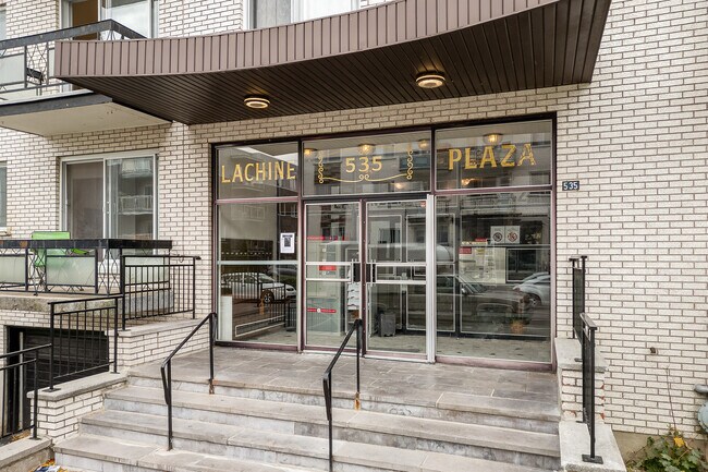 Lachine Plaza in Montréal, QC - Building Photo - Building Photo