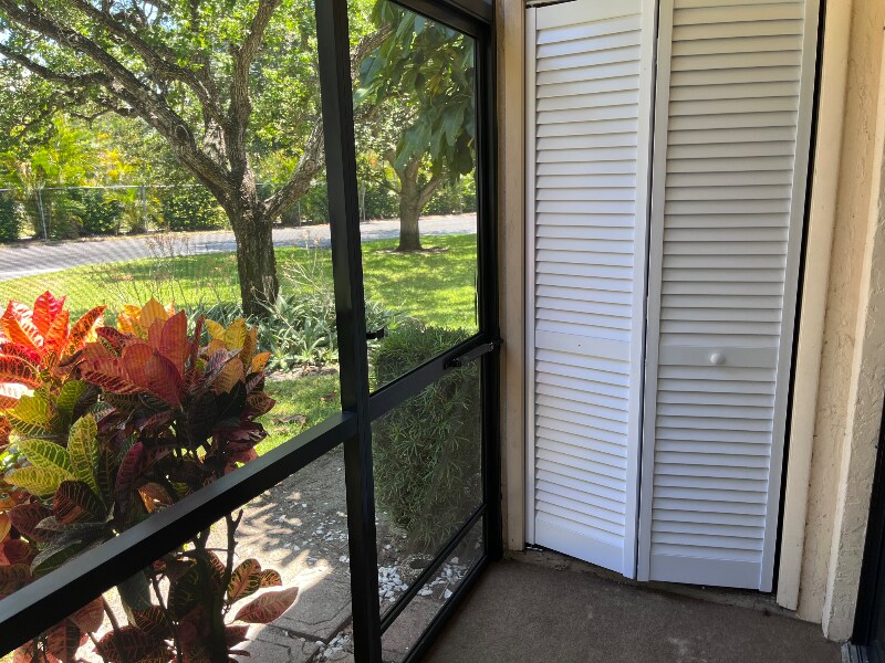 2069 NE Collins Cir in Jensen Beach, FL - Building Photo