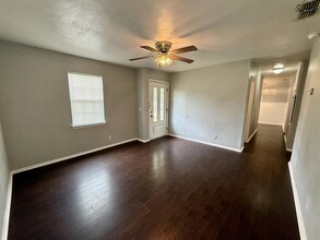 1609 Las Vegas Trail in Wichita Falls, TX - Building Photo - Building Photo