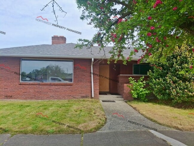 404 S Washington Ave in Centralia, WA - Foto de edificio - Building Photo