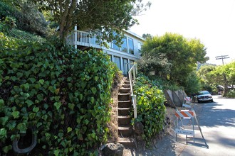 26 Woodward Ave in Sausalito, CA - Building Photo - Building Photo