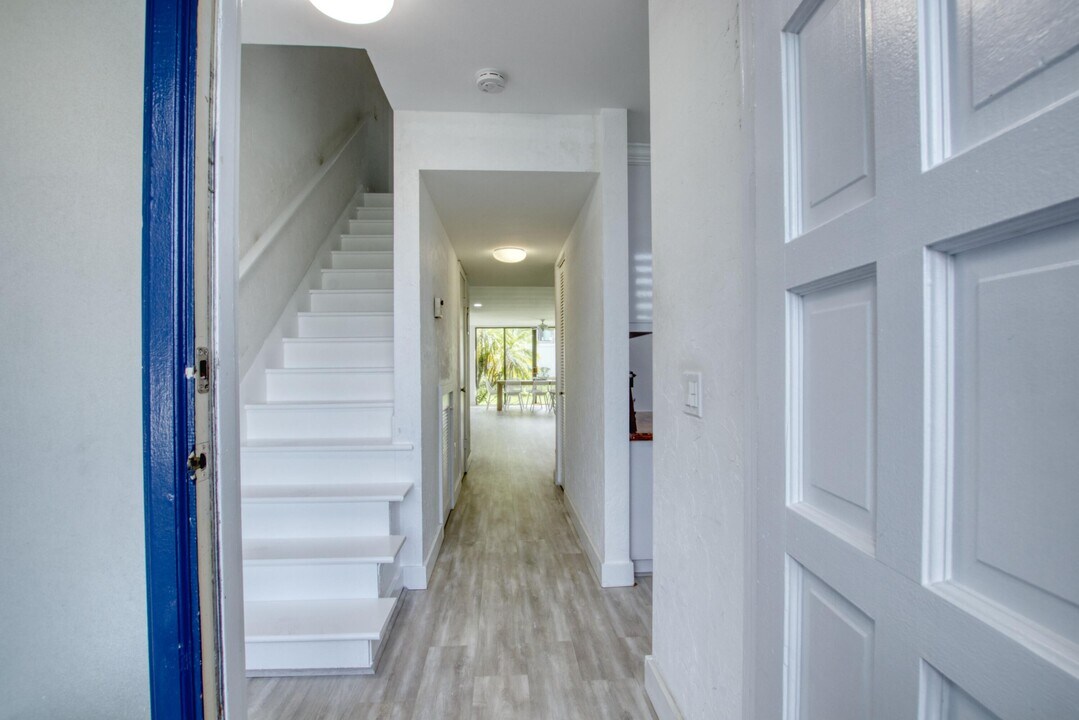 4246 Deste Ct in Greenacres, FL - Building Photo
