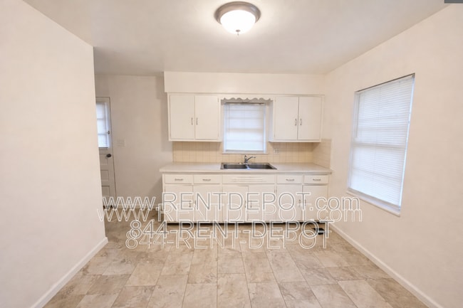 1528 SE Riverside Dr in Evansville, IN - Building Photo - Building Photo