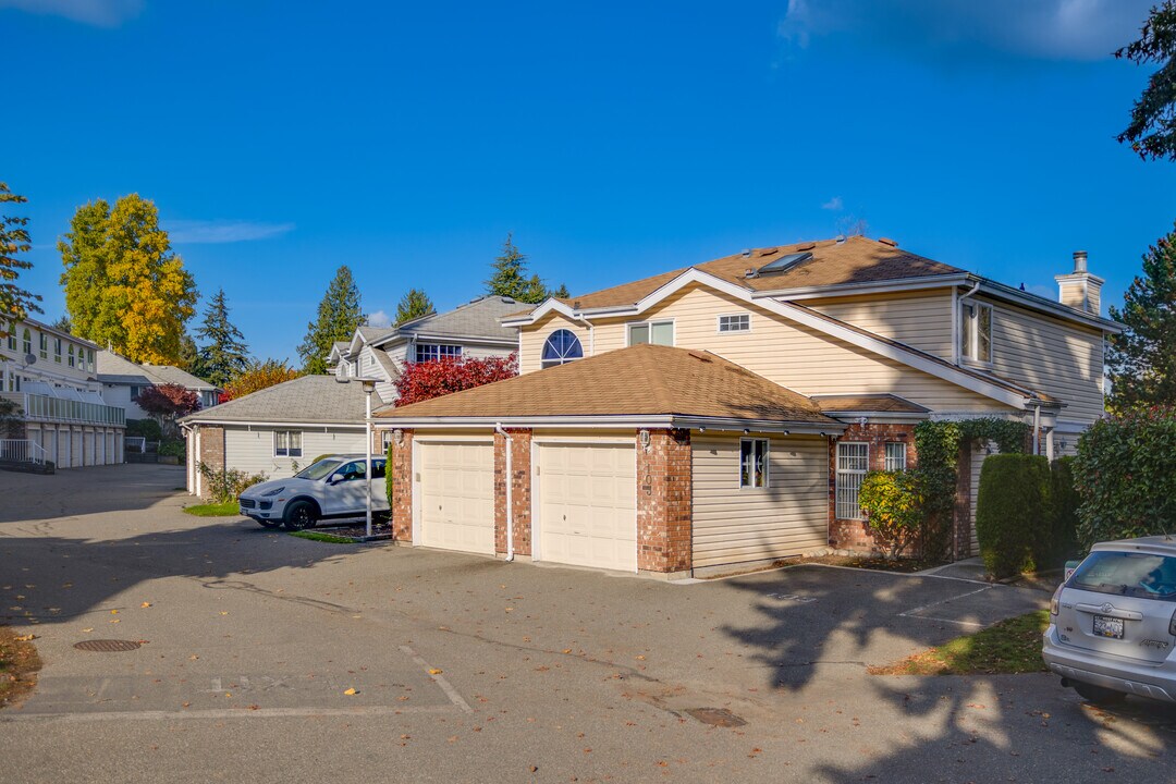 12233 92 Av in Surrey, BC - Building Photo