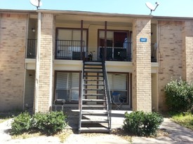 1005 Gunnison St Apartments