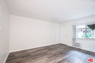 13343 Victory Blvd in Los Angeles, CA - Building Photo - Building Photo