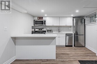 68 Fairleigh Crescent in Toronto, ON - Building Photo - Building Photo