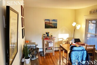 16 Evergreen Sq, Unit 3 in Somerville, MA - Building Photo - Building Photo