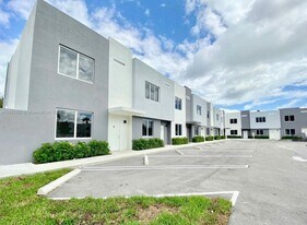 170 NW 158th St in North Miami Beach, FL - Building Photo