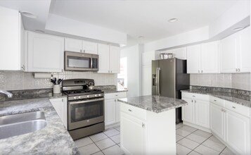 19694 Dogwood Dr in New Buffalo, MI - Building Photo - Building Photo