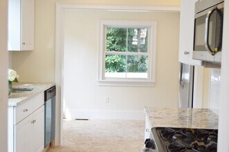 12 Curve St in Lexington, MA - Building Photo - Building Photo