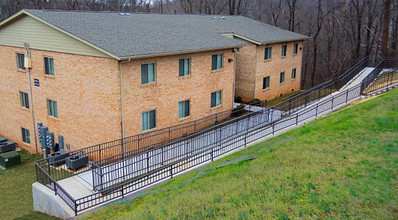 Maplewood Apartments in Martinsville, VA - Foto de edificio - Building Photo