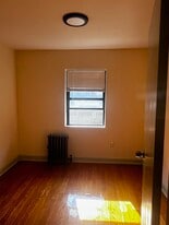 5611 141st St in Flushing, NY - Building Photo