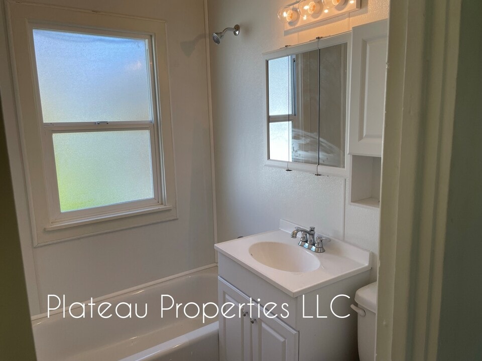 710 Mc Cormick School Rd in Farmington, NM - Building Photo