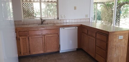 19080 Stonegate Rd in Hidden Valley Lake, CA - Building Photo - Building Photo