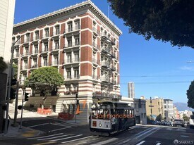 901 Powell St in San Francisco, CA - Building Photo