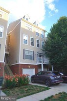 2515 Einstein St in Herndon, VA - Building Photo