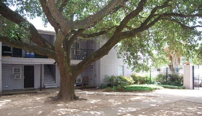 6225 Tierwester St in Houston, TX - Building Photo - Building Photo