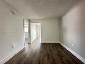 529 SW 4th St in Miami, FL - Building Photo - Building Photo