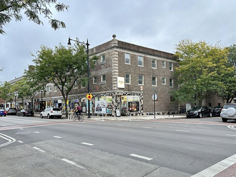 1555 W Hollywood Ave in Chicago, IL - Building Photo