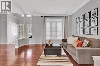 510 Forest Gate Crescent in Waterloo, ON - Building Photo - Building Photo