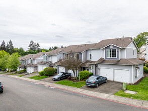 Shadowhawk Condominiums in Renton, WA - Foto de edificio - Building Photo