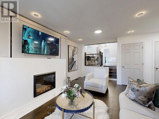 33 Angus Dr