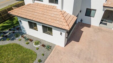 1451 SW 11th Pl in Fort Lauderdale, FL - Building Photo - Building Photo