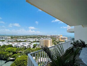 781 Crandon Blvd in Key Biscayne, FL - Building Photo - Building Photo