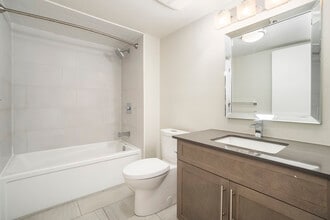 405 Tweedsmuir Av in Ottawa, ON - Building Photo - Building Photo