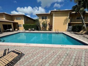 3026 Coral Springs Dr in Coral Springs, FL - Building Photo - Building Photo