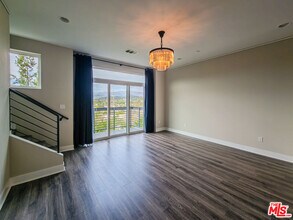 2753 Waverly Dr in Los Angeles, CA - Building Photo - Building Photo