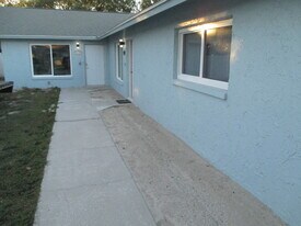 7141 Green St, Unit 7141 in New Port Richey, FL - Building Photo