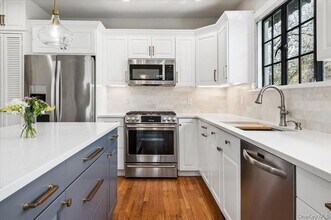 70 Lookout Cir in Larchmont, NY - Building Photo - Building Photo