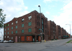 Madison Apartments in Omaha, NE - Building Photo - Building Photo