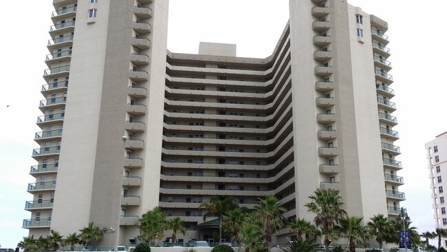2055 S Atlantic Ave in Daytona Beach, FL - Foto de edificio - Building Photo