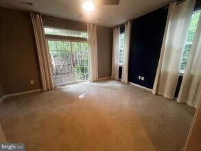 8195 Falls Grove Dr in Manassas, VA - Building Photo - Building Photo