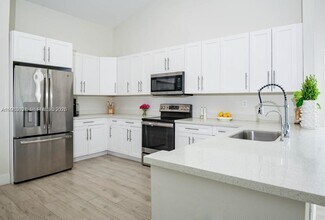 8325 NW 161st Terrace in Miami Lakes, FL - Building Photo - Building Photo