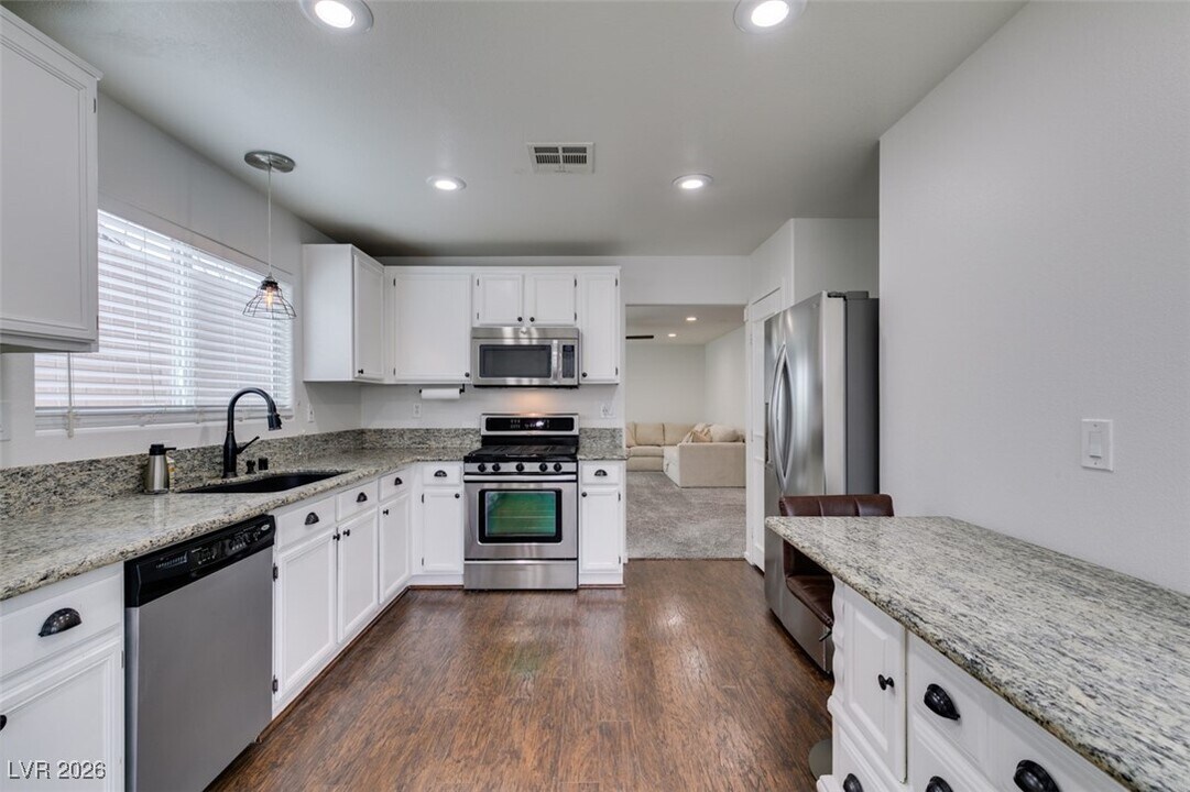 6341 W Haleh Ave in Las Vegas, NV - Building Photo