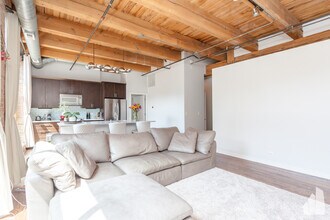 1750 N Wolcott Ave, Unit 00108A in Chicago, IL - Foto de edificio - Building Photo