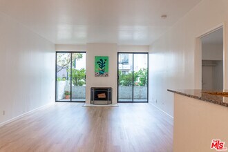 10861 Moorpark St in Los Angeles, CA - Building Photo - Building Photo