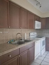 2626 NE 10th Terrace-Unit -1-2 in Wilton Manors, FL - Foto de edificio - Building Photo
