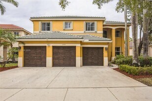 1050 Lavender Cir in Weston, FL - Building Photo