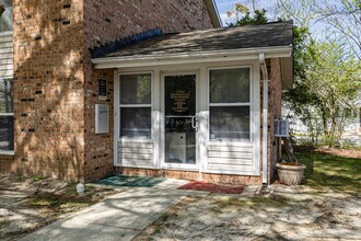 Olde Jamestowne Apartments in Williamsburg, VA - Foto de edificio - Building Photo
